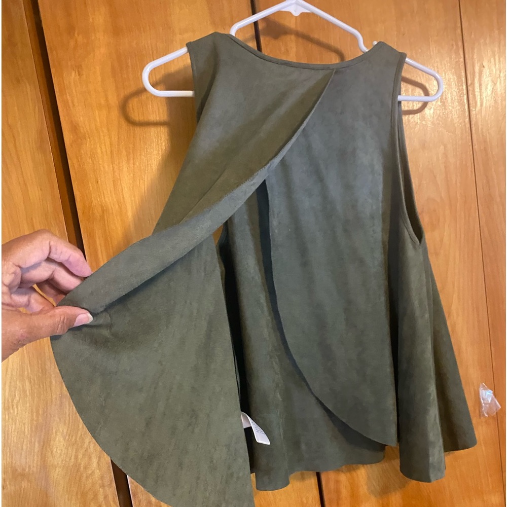 Short top - Picture 3 of 3